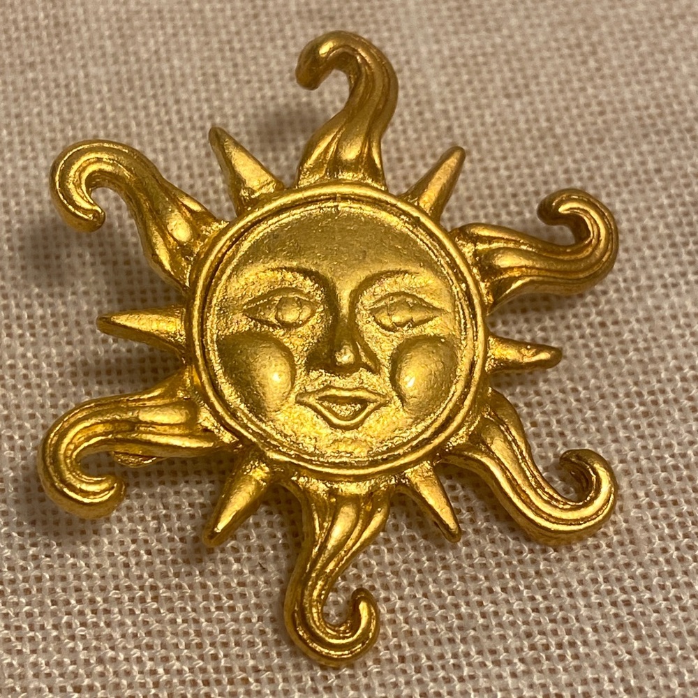 Vintage gold sun brooch smiling sun pin gold matte 80s 90s jewelry boho - Picture 11 of 11
